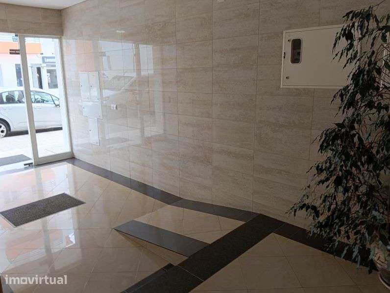 Apartamento T3 com garagem e elevador - Grande imagem: 3/10