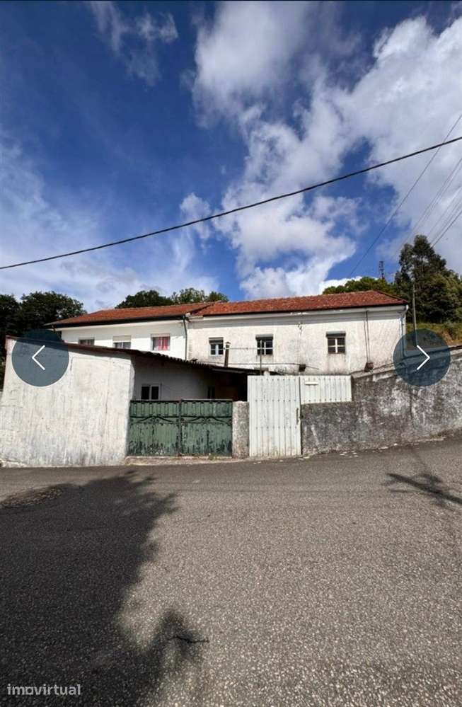 Prédio com 3 Habitações, Garagem e Terreno em Grijó - Grande imagem: 2/20