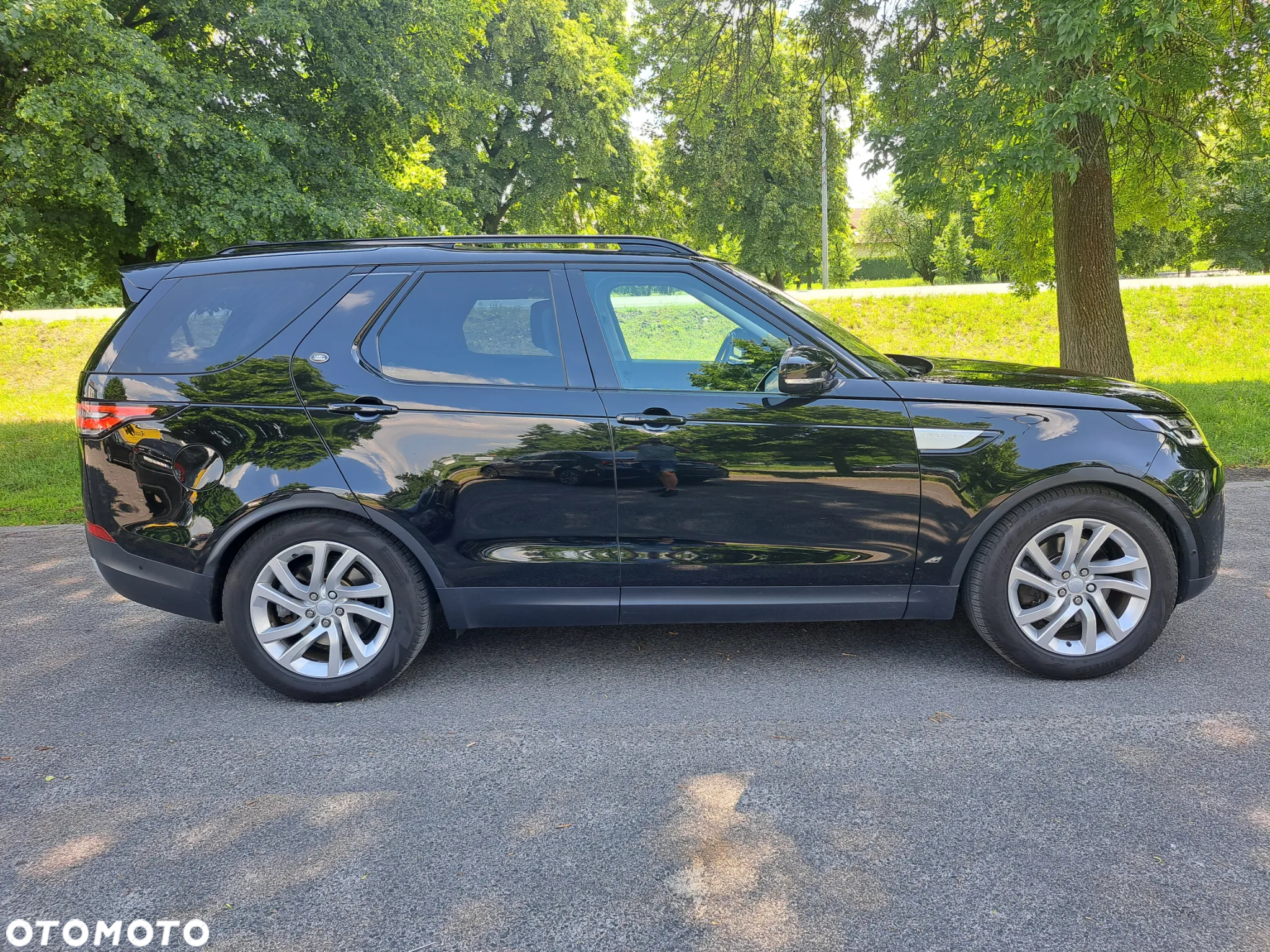 Land Rover Discovery V 2.0 TD4 HSE Luxury - 12