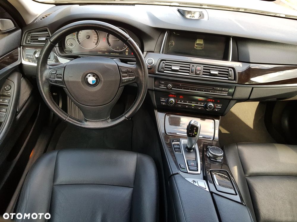 BMW Seria 5 525d Sport-Aut Luxury Line - 33