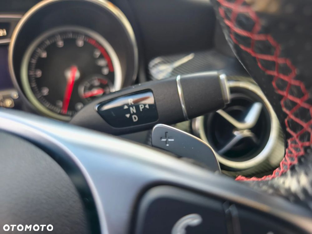 Mercedes-Benz CLA - 12