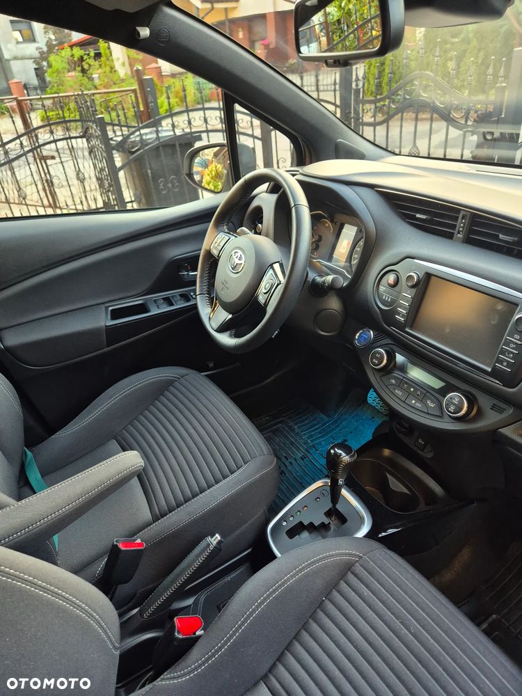 Toyota Yaris Hybrid 100 Selection - 10