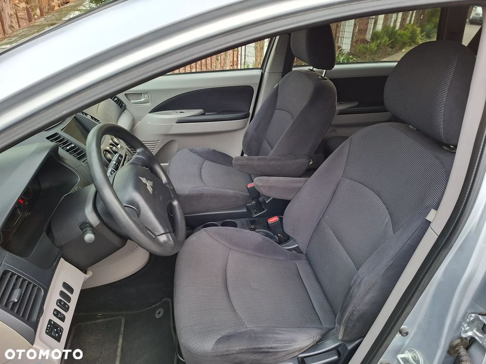 Mitsubishi Grandis - 16