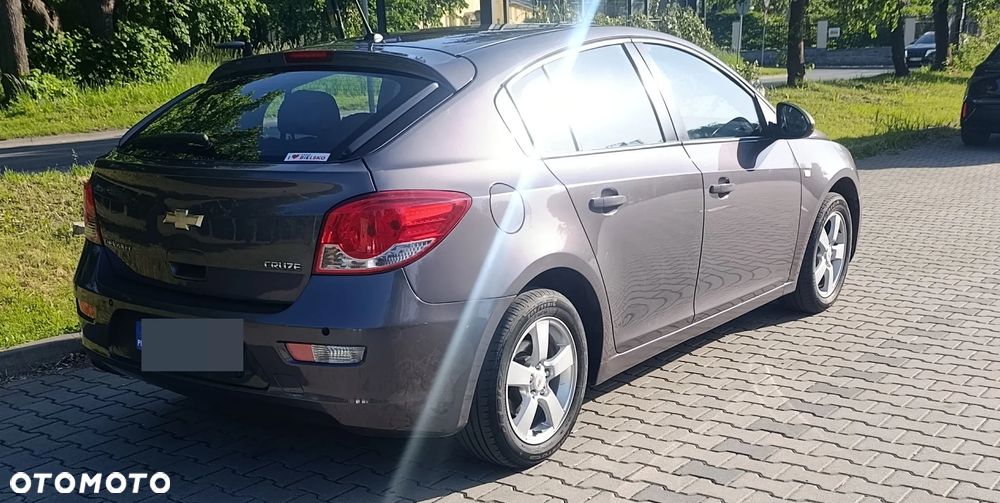 Chevrolet Cruze 1.6 LS - 3