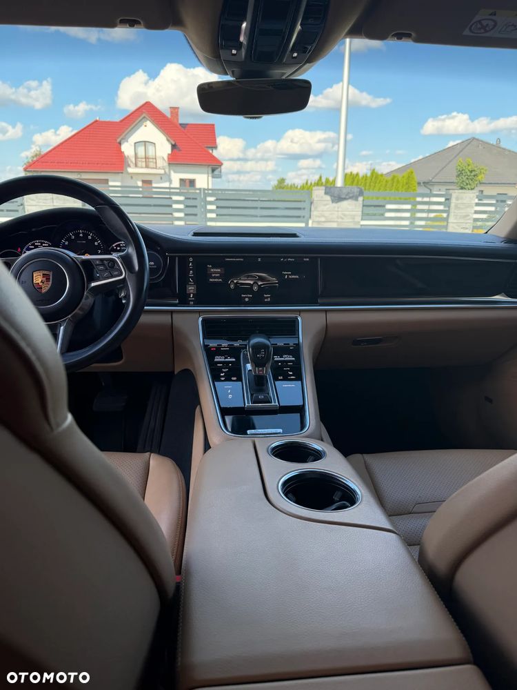 Porsche Panamera 4 - 17