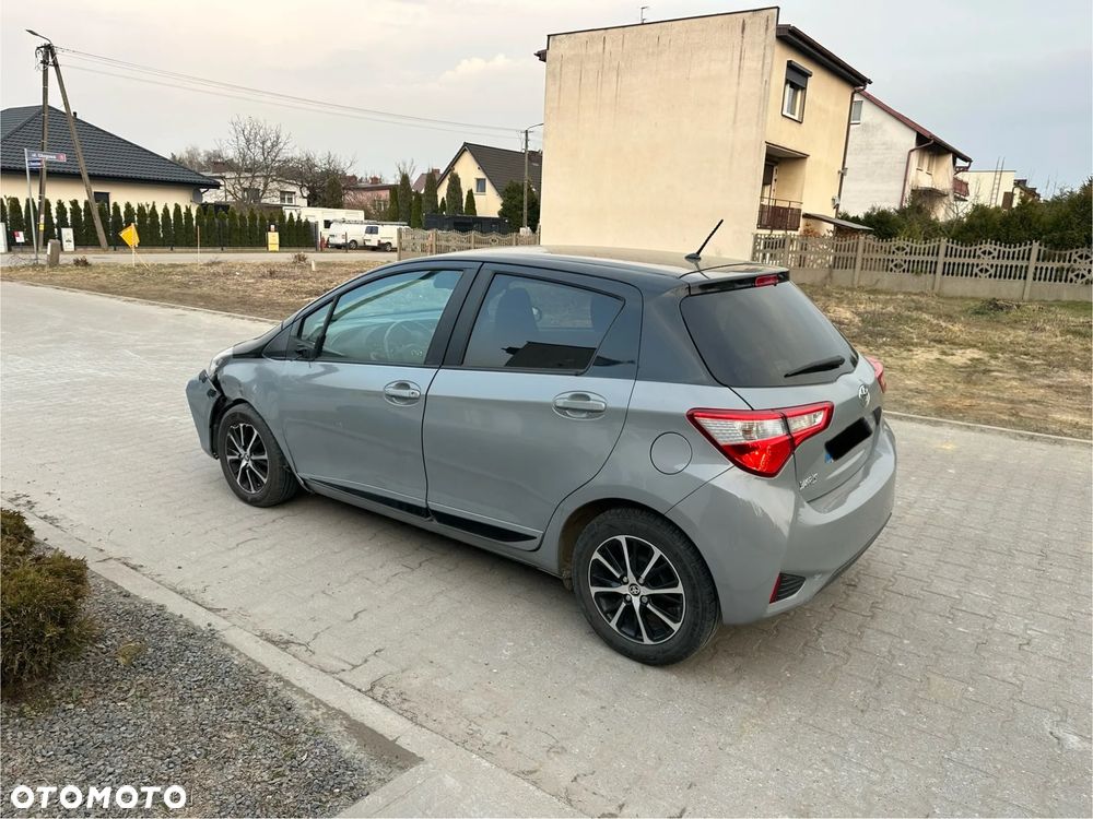 Toyota Yaris 1.5 Premium CVT - 6