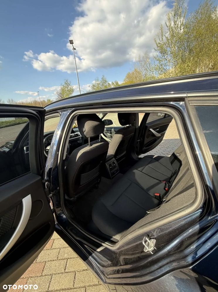 BMW Seria 3 318d xDrive - 7