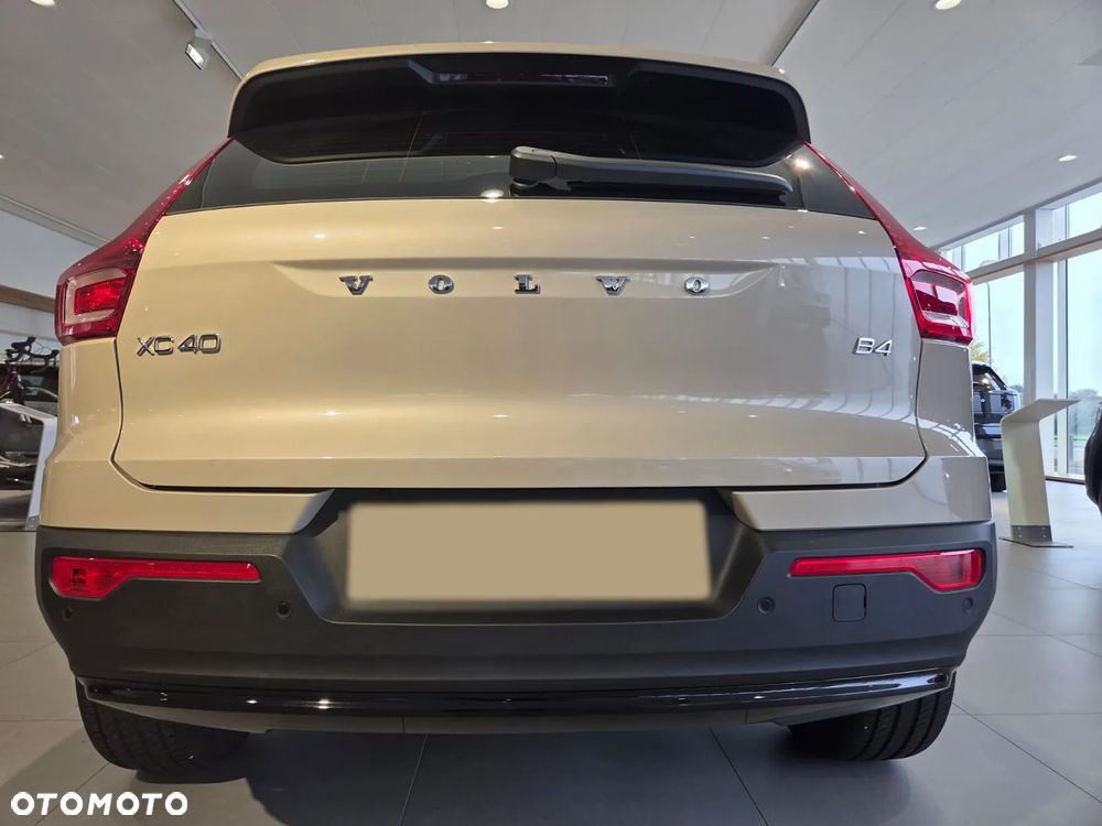Volvo XC 40 B4 Plus Black Edition - 15