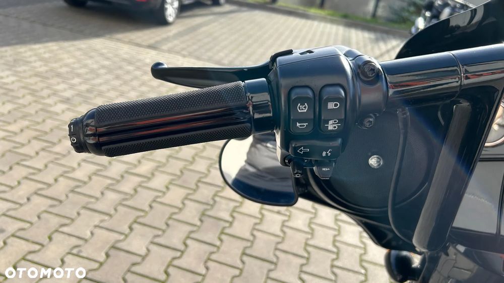 Harley-Davidson Touring Street Glide - 13