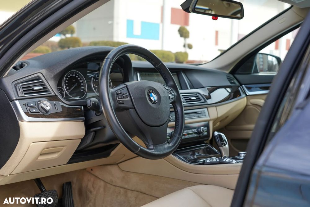 BMW Seria 5 523i Sport-Aut. - 7