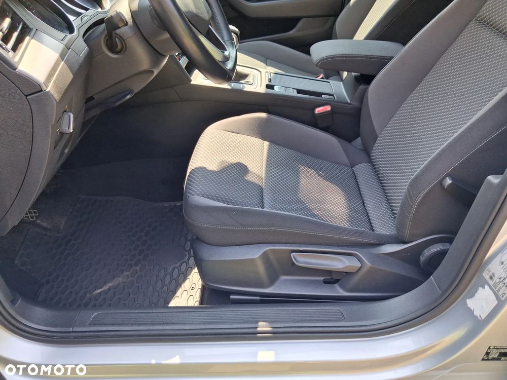 Volkswagen Passat 2.0 TDI EVO Business - 29