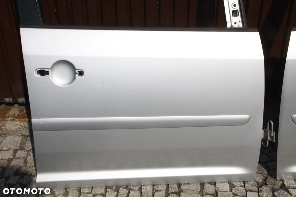 VW TOURAN 1  Drzwi Prawy  Przód  Kolor LA7W - 6