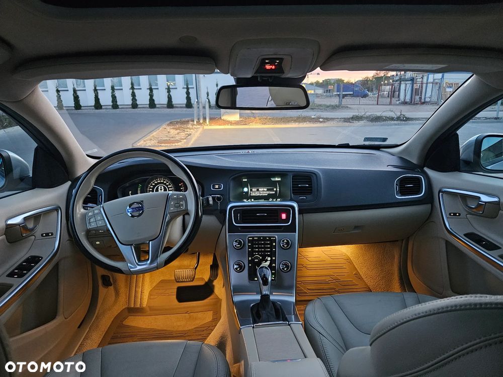 Volvo V60 D4 Geartronic Kinetic - 35