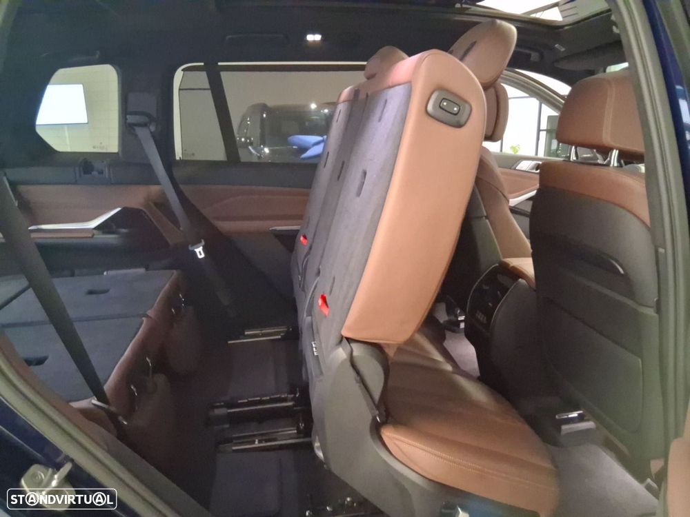 BMW X7 40 d xDrive Pack M — fotografia 30