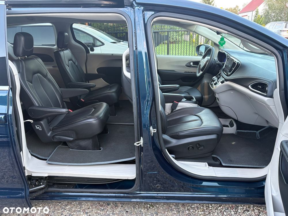 Chrysler Pacifica - 23