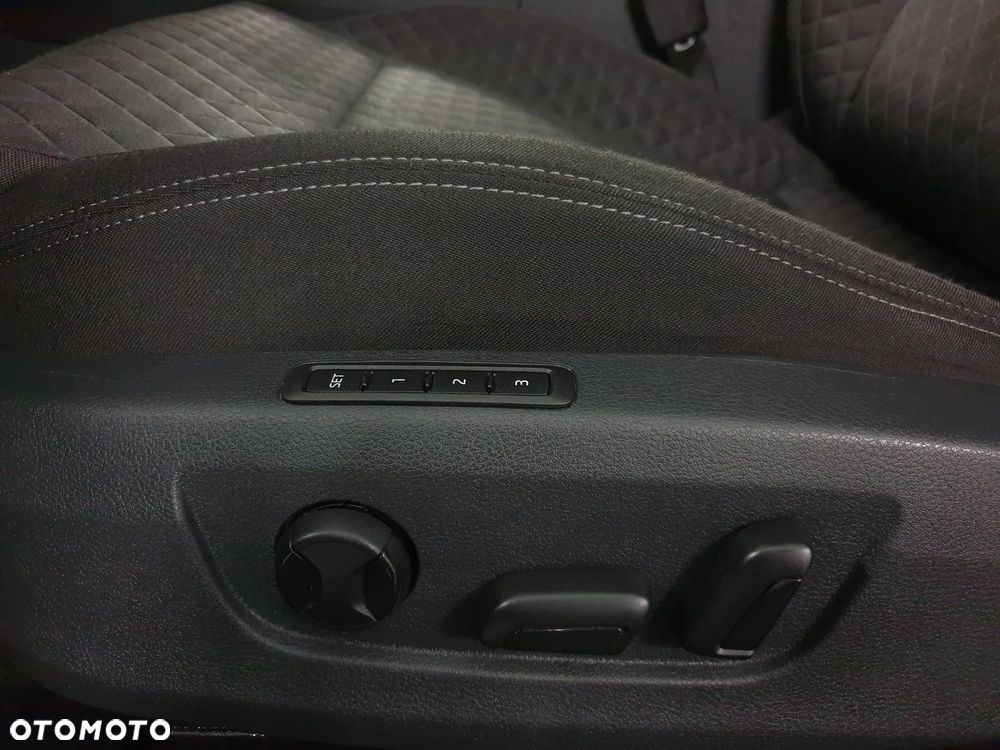 Skoda Superb 2.0 TDI Sportline - 30