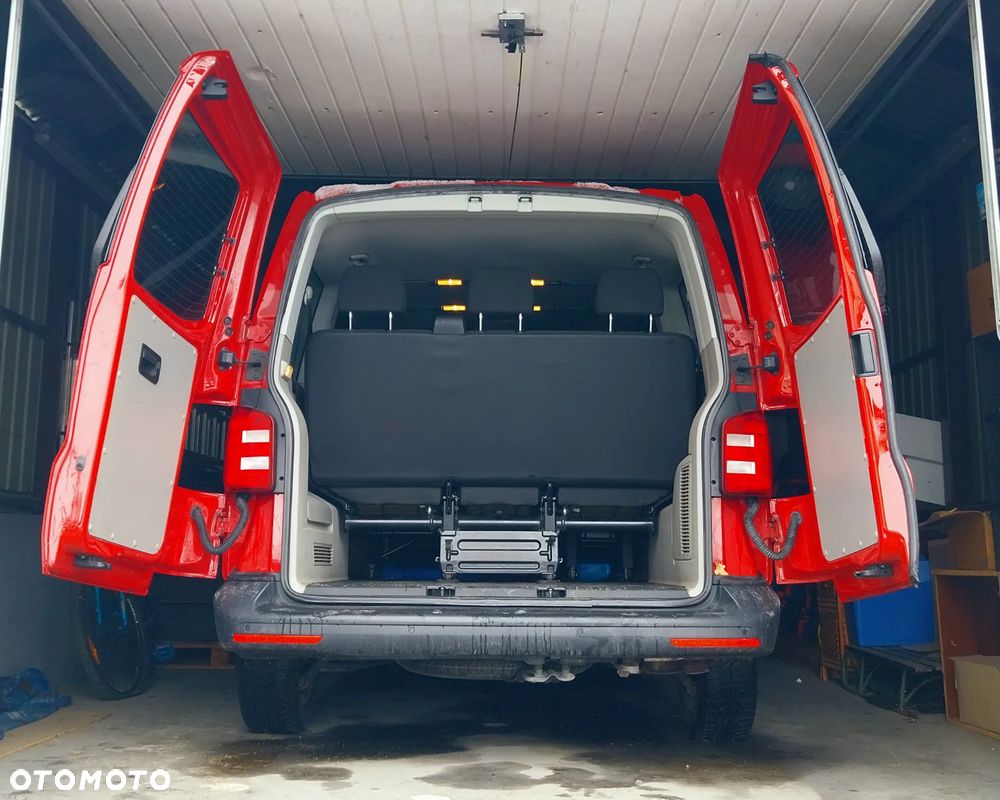 Volkswagen Caravelle - 8