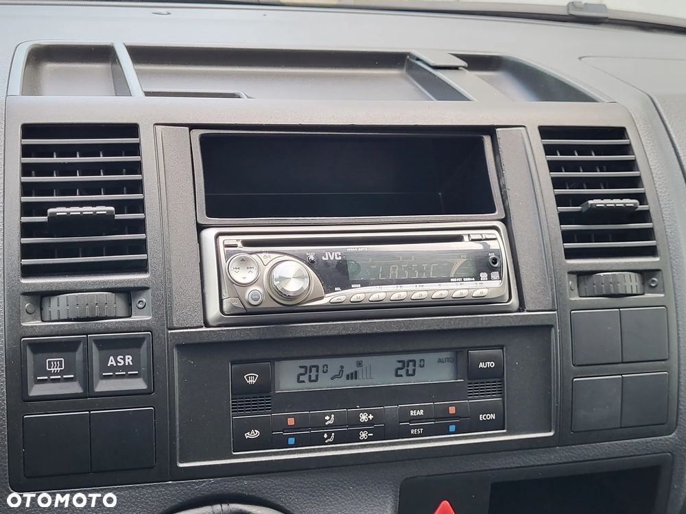 Volkswagen Caravelle - 11