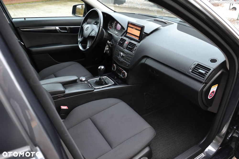 Mercedes-Benz Klasa C 200 CDI BlueEff Elegance - 26