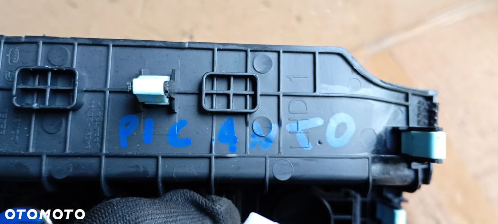 Gniazdo złącze USB Kia Picanto III Lift 84620-G6220CA - 9