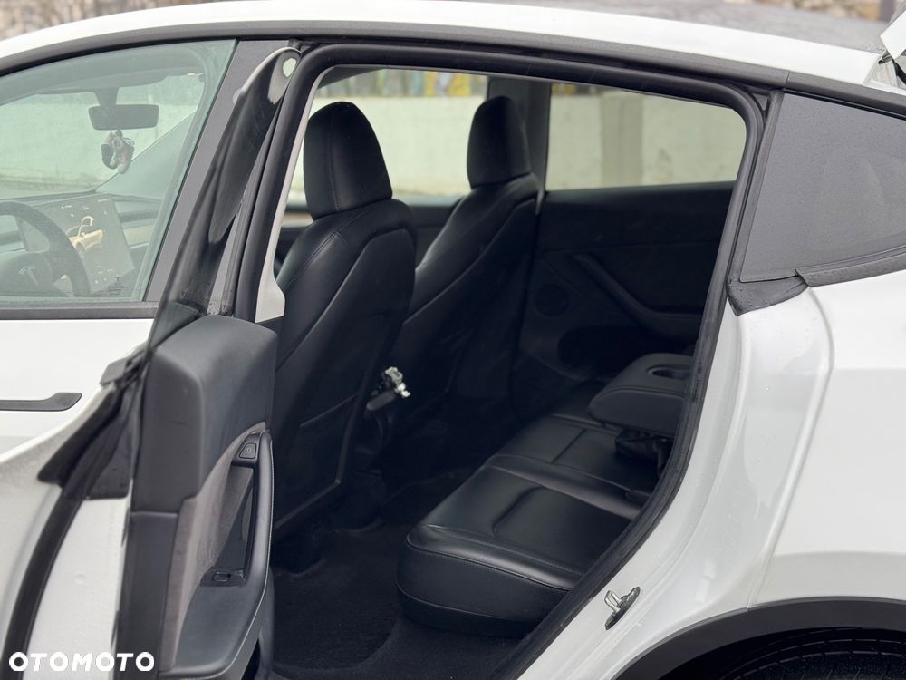 Tesla Y Long Range Dual Motor AWD - 16