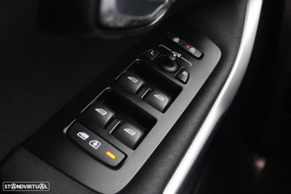 Volvo V40 Cross Country 2.0 D3 Momentum - 27