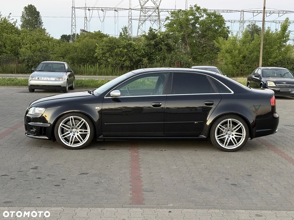 Audi RS4 Limousine - 7