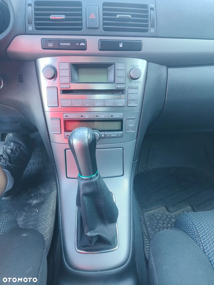 Toyota Avensis 1.8 VVT-i Luna - 25