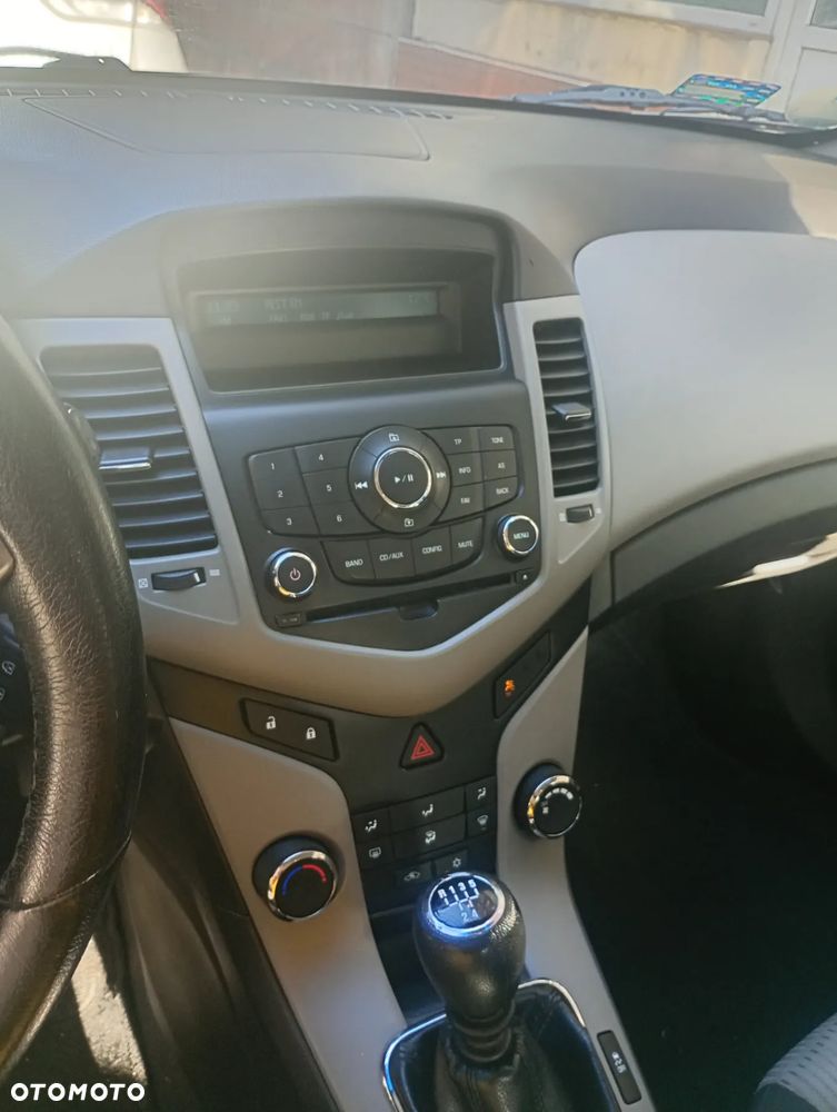 Chevrolet Cruze 1.6 LT - 14