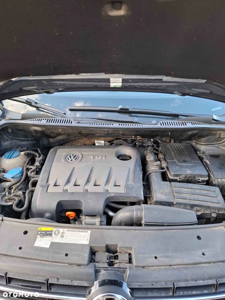Volkswagen Touran 1.6 TDI DPF BlueMotion Technology DSG Highline - 5
