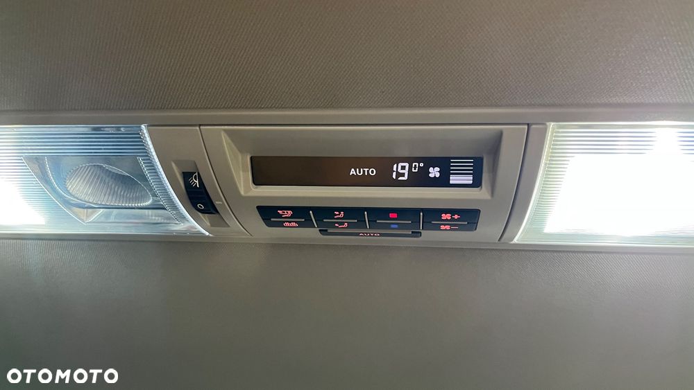 Volkswagen Multivan - 26