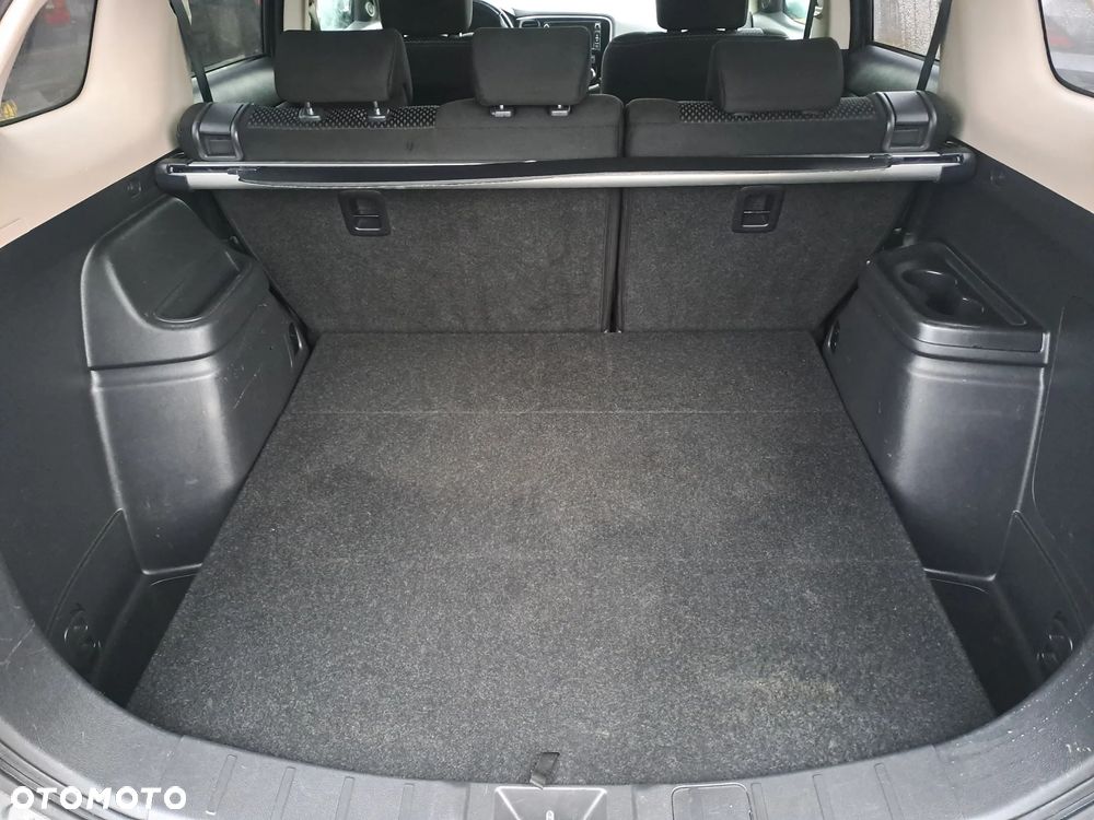 Mitsubishi Outlander - 24