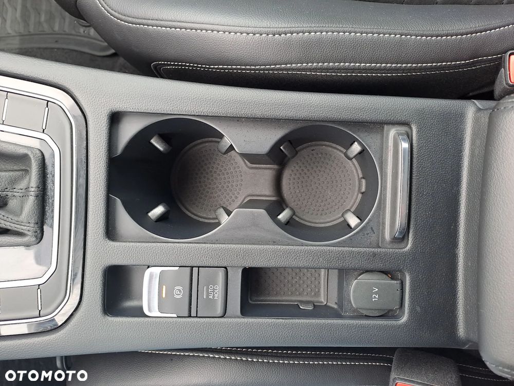 Volkswagen Passat 1.5 TSI EVO Elegance DSG - 24