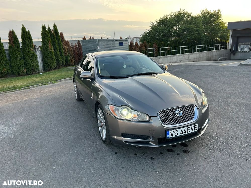 Jaguar XF 2.7D Premium Luxury - 12