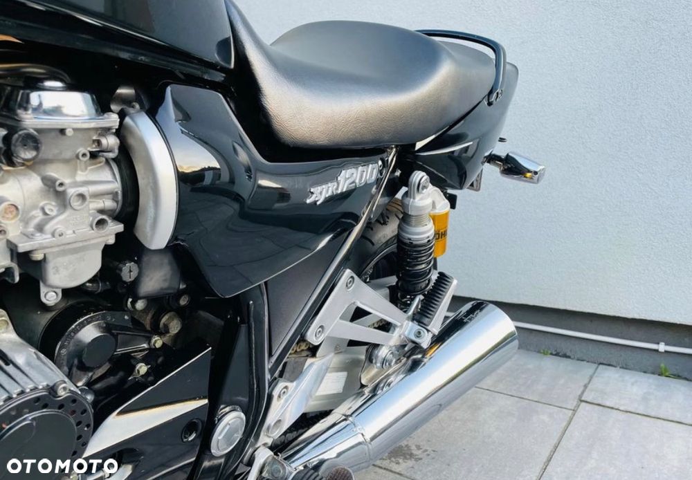 Yamaha XJR - 9