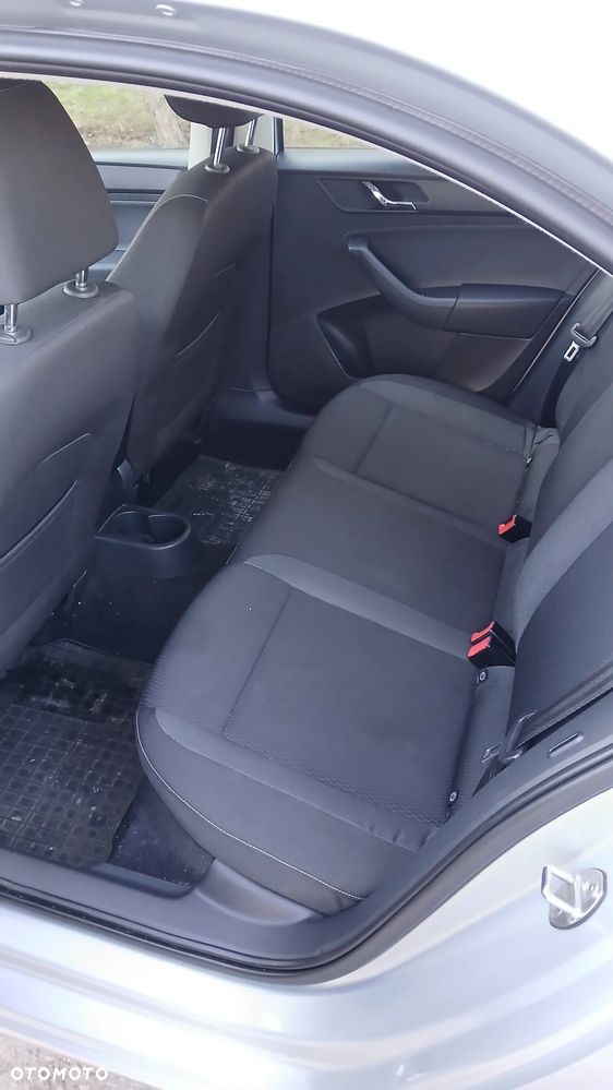 Skoda RAPID 1.6 TDI DPF Edition - 29