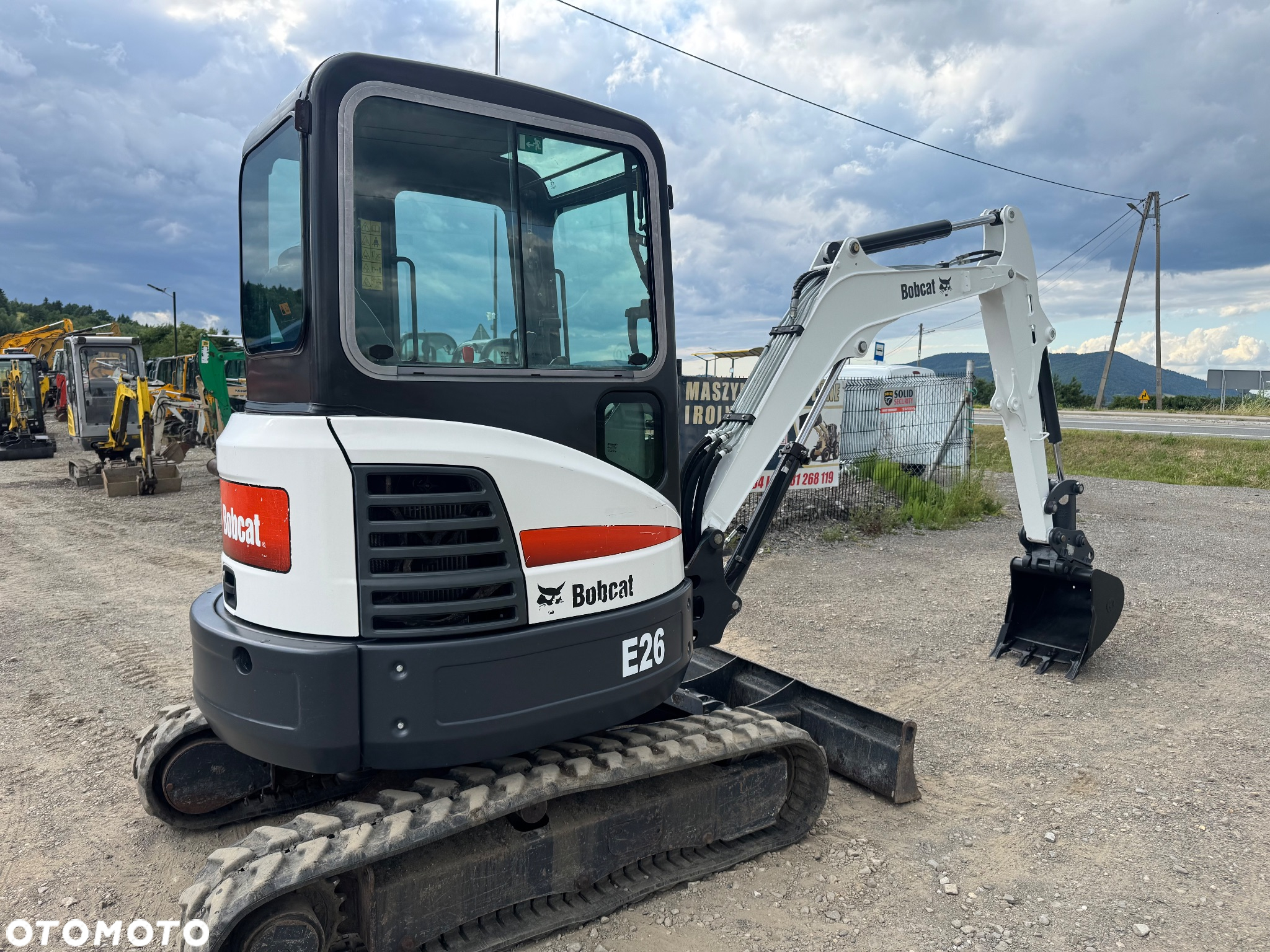Bobcat E26 - 12