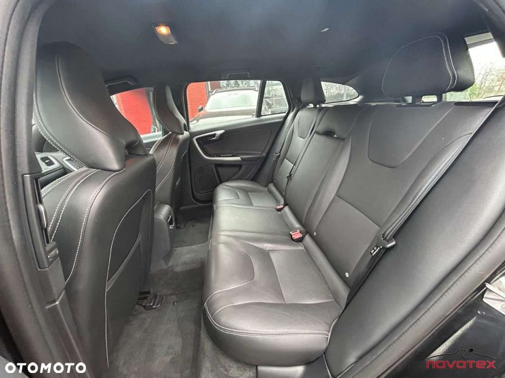 Volvo V60 T3 Momentum - 17