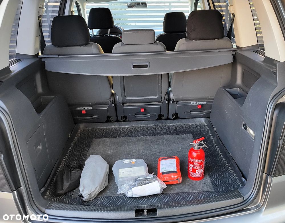 Volkswagen Touran 1.6 Cross - 14