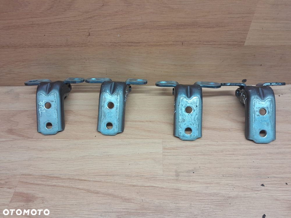 Zawiasy przednie prawe lewe Hyundai Santa Fe IV