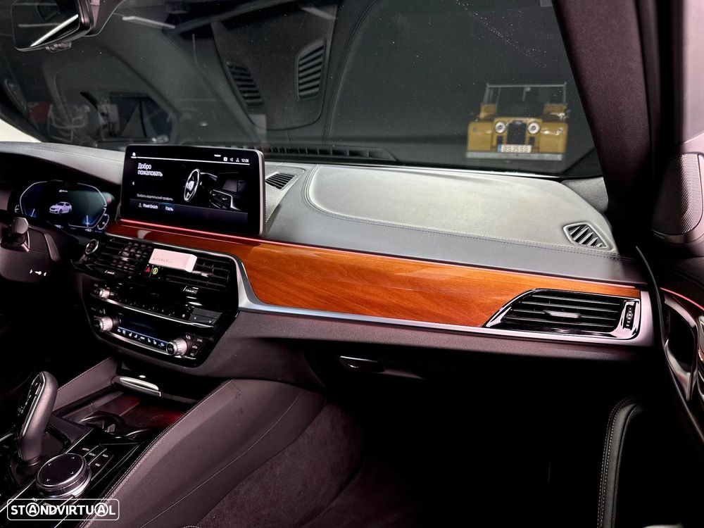 BMW 530 e Pack M - 17