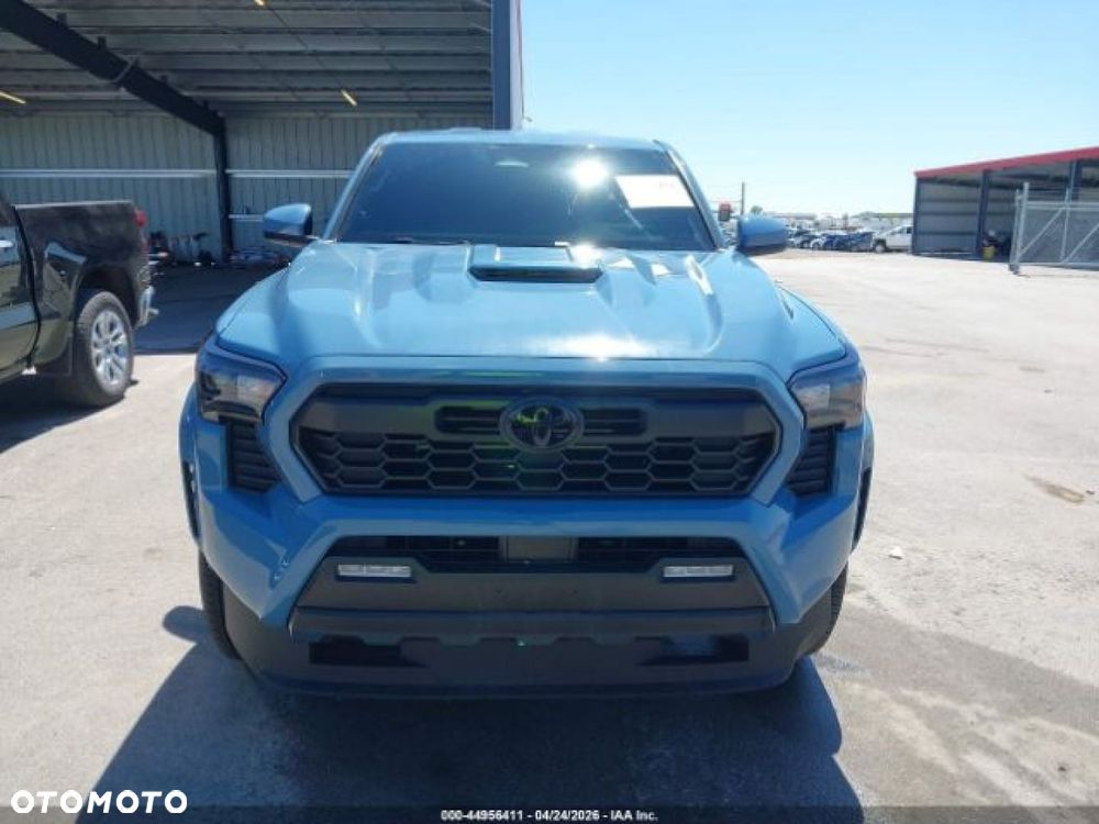 Toyota Tacoma - 7
