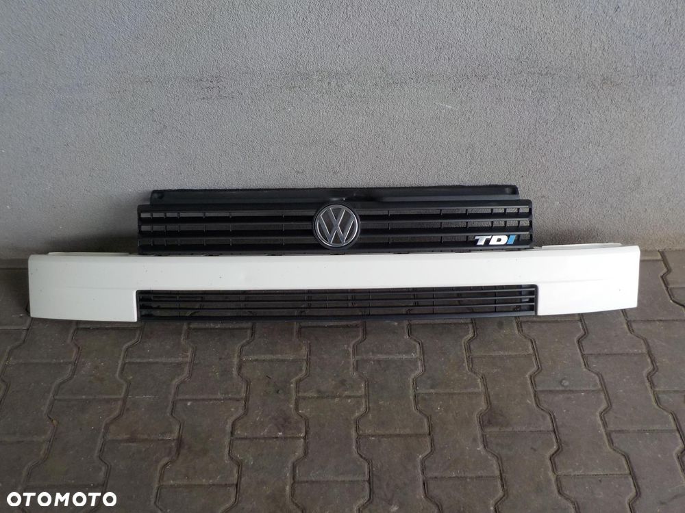 VW T4 GRILL ATRAPA PAS PRZEDNI BLACHA BIAŁY - 1
