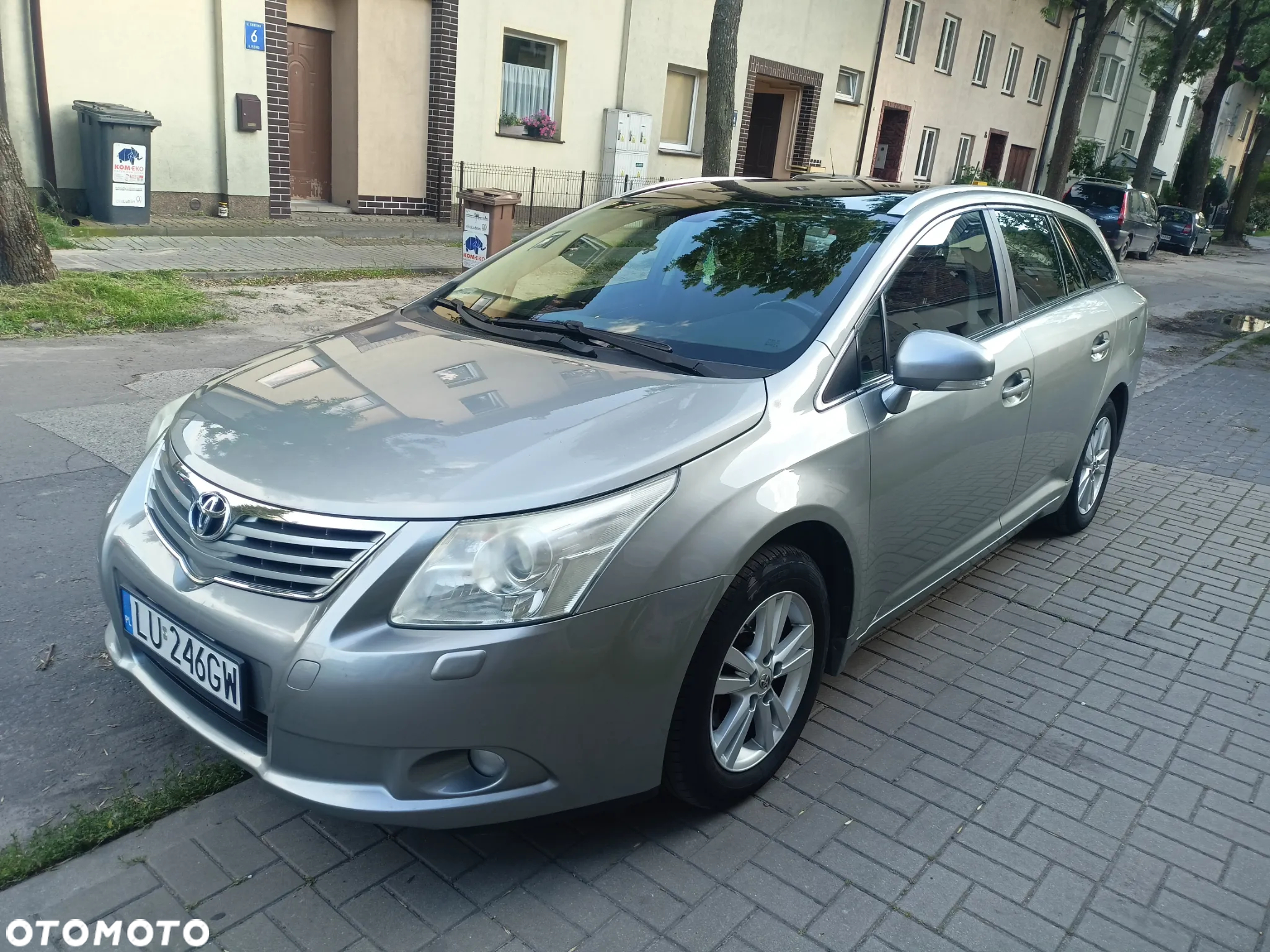 Toyota Avensis 1.8 Premium - 14