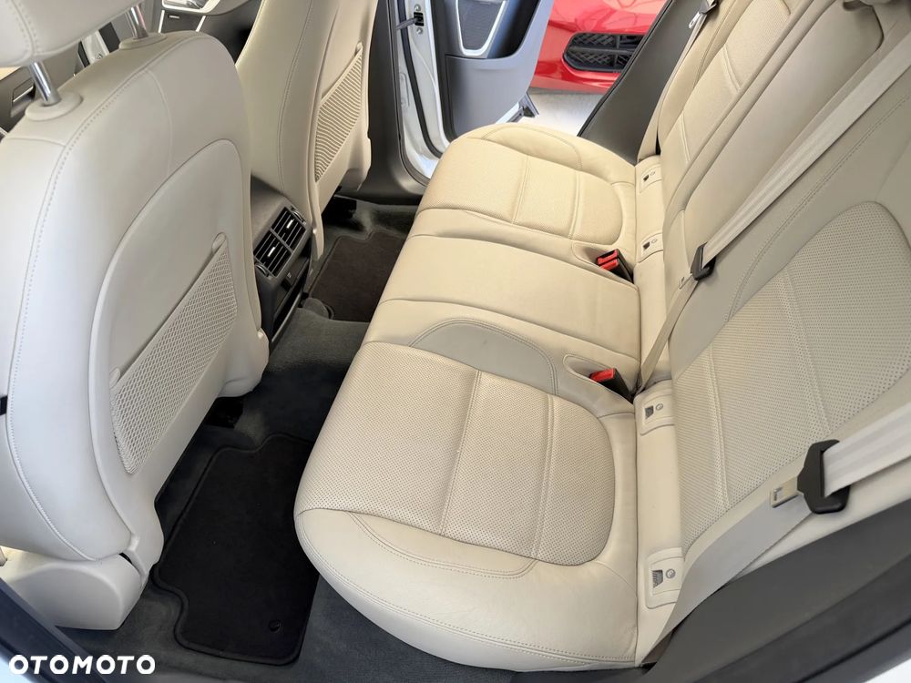 Jaguar E-Pace P250 AWD SE - 9
