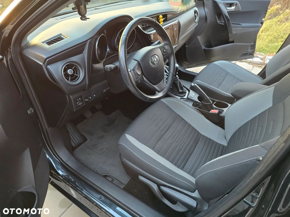 Toyota Auris 1.6 Premium - 4