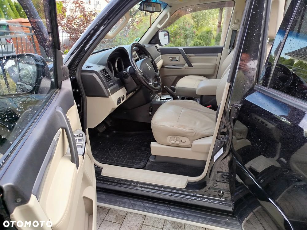 Mitsubishi Pajero - 9