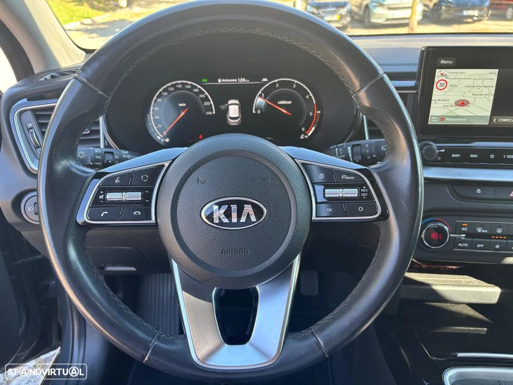 Kia XCeed 1.6 CRDi MHEV Tech - 17
