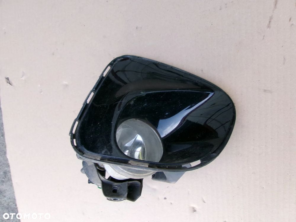 HALOGEN PRAWY Z RAMKĄ TOYOTA AVENSIS T27 15-18 - 1
