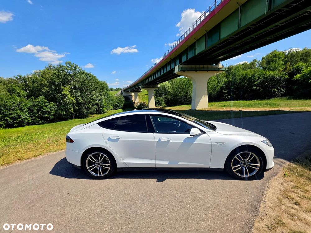 Tesla Model S - 17